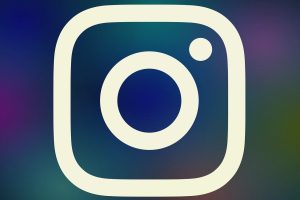 logo instagram warna putih dan hitam